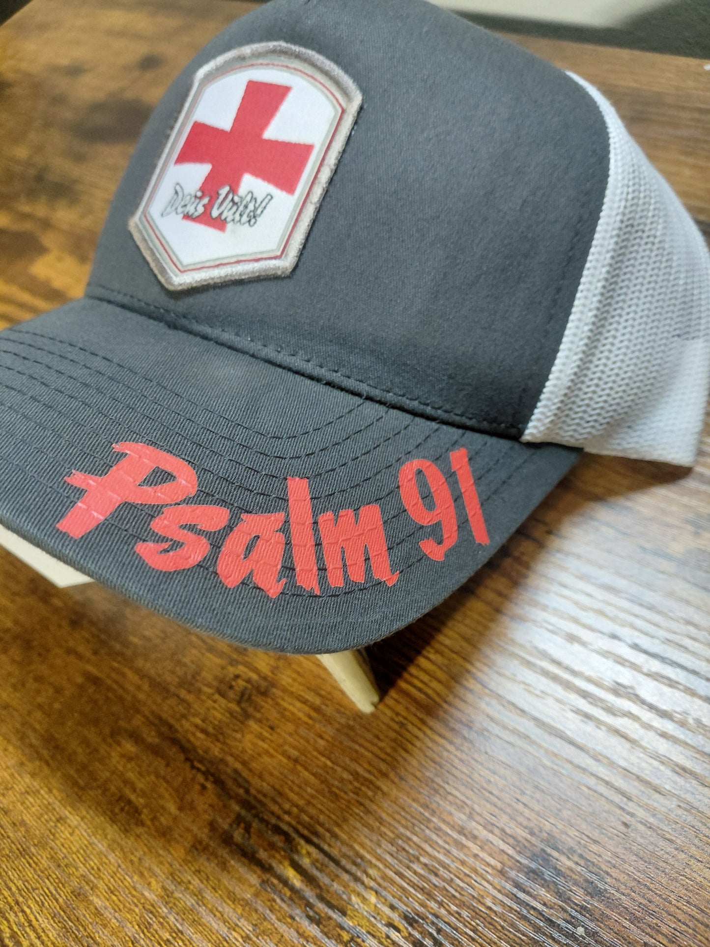 Dues Vult trucker hat